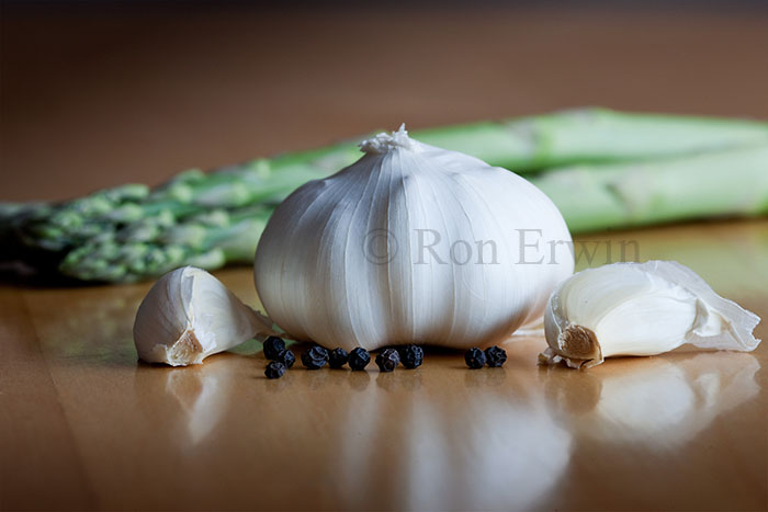 Food: garlic, pepper and asparagus