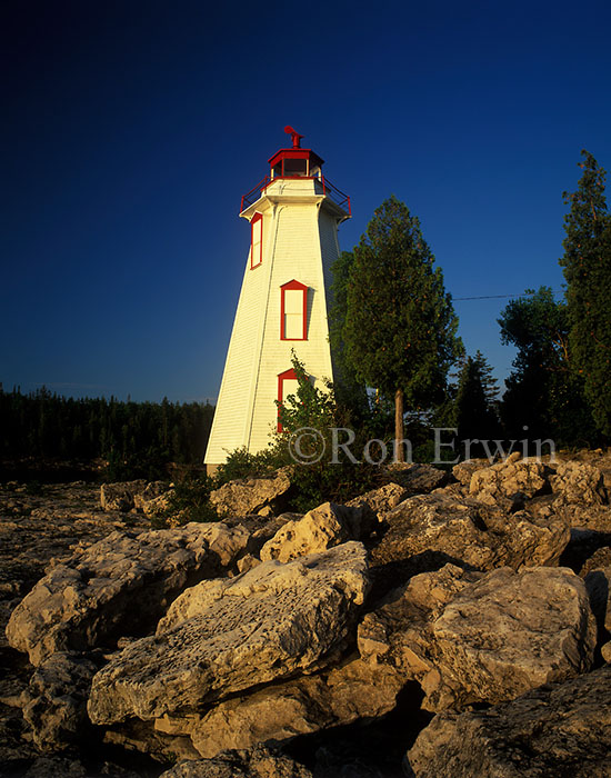 Tobermory Lighthouse &copy; Ron Erwin